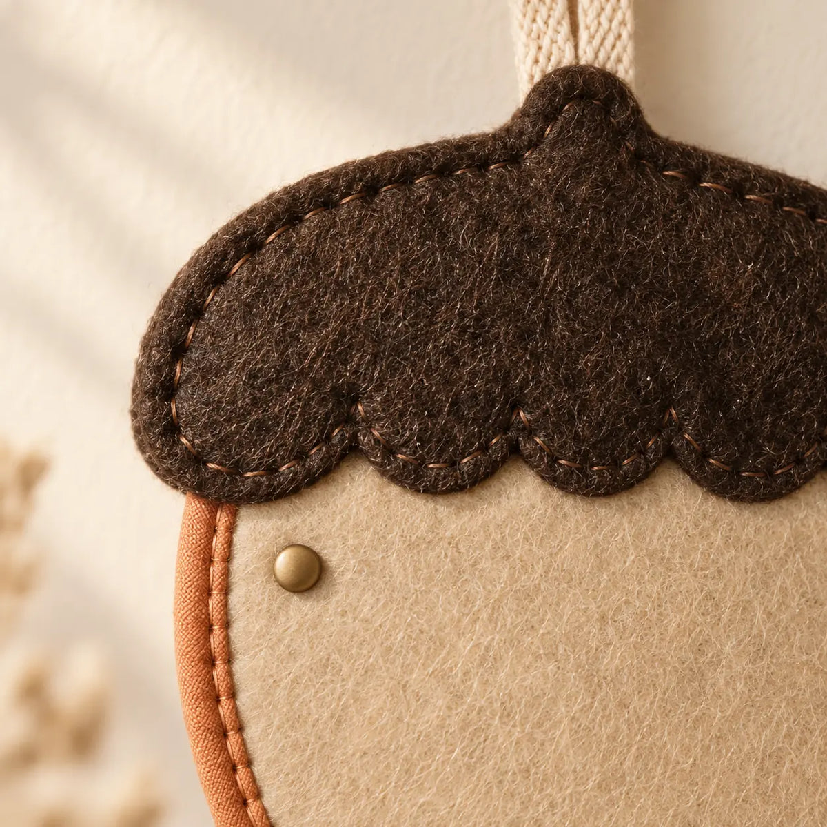 Acorn Mini cap and edge detail